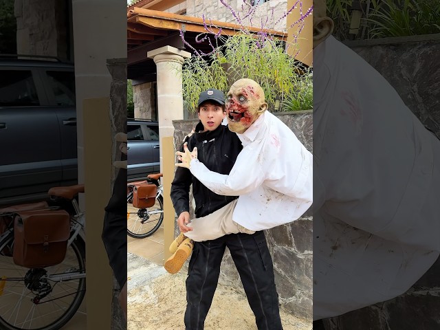 Vídeo relacionado con Diseño de dagas de dibujos animados, agarre seguro, accesorio de fiesta temática de horquilla acrílica, estilo dulce y fresco, accesorio de disfraz de Halloween