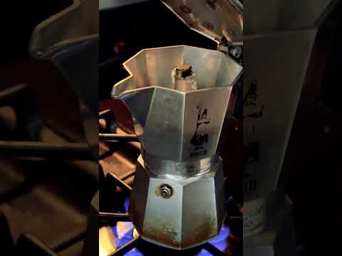 The Easiest Way To Clean Your Bialetti Moka Pot - No Soap Needed!