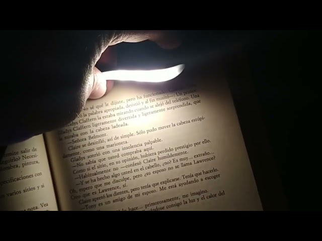 Vídeo relacionado con Lámpara con clip, de lectura alimentada por batería, luz de clip para cama con 3 niveles de brillo, recargable por USB