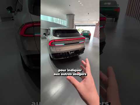 Pourquoi cette voiture a des phares bleus ?!  #automobile #phares #electrique  #autonome  #shorts