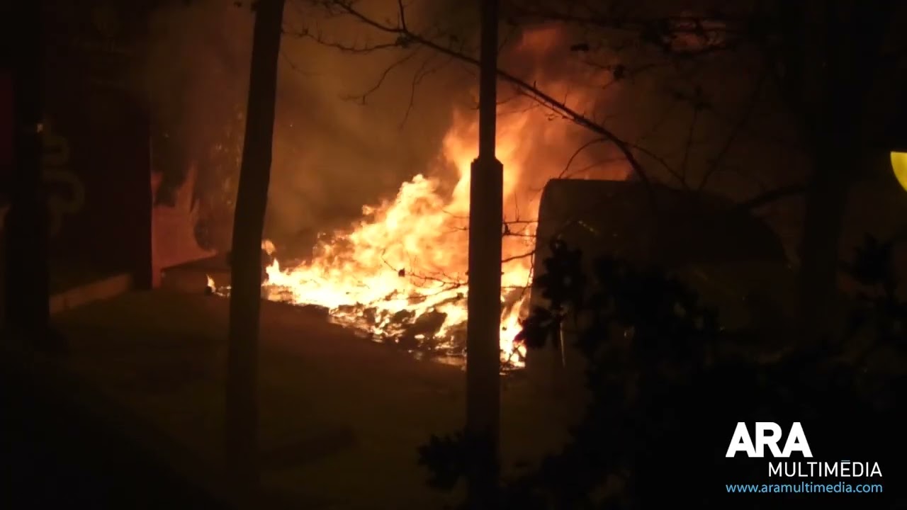 Nou incendi de contenidors al barri de Santa Rosa d'Alcoi