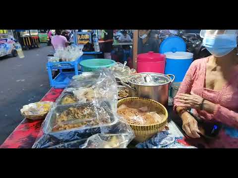TALUH SEMUUK. Kuliner Unik Dari Telur Ayam dan Bebek Yang Gagal Menetas di Peken Mengwi, Badung Bali