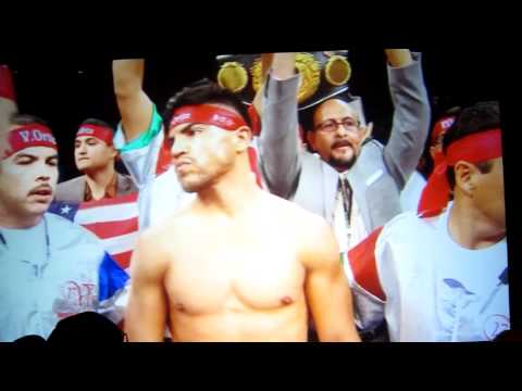 FLOYD MAYWEATHER ROCKIN HIS LOUIS STEWART SNAPBACK IN THE RING !!