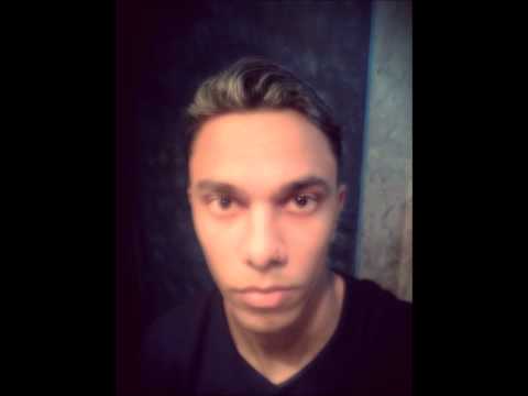 sky cantando alguns partes de musicas  Alexandre pires