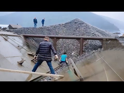 Barge Unloading 4890 Tons of Small Pebbles - Part 5 - Relaxing Flow Video - Vlog on the Barge