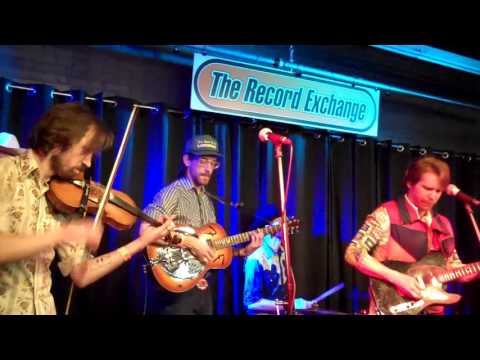 Country Lips - Pretty Pictures (KRVB Live at The Record Exchange)
