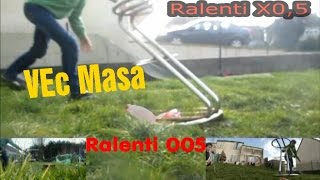 preview picture of video 'RALENTI 005 - Armature métallique sur bouteille'