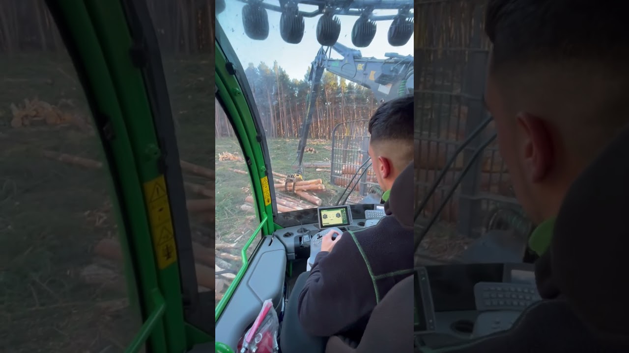 “1510g Forwarder:advanced technology for timber handling” #lumberjack #johndeere #forest #viralvideo