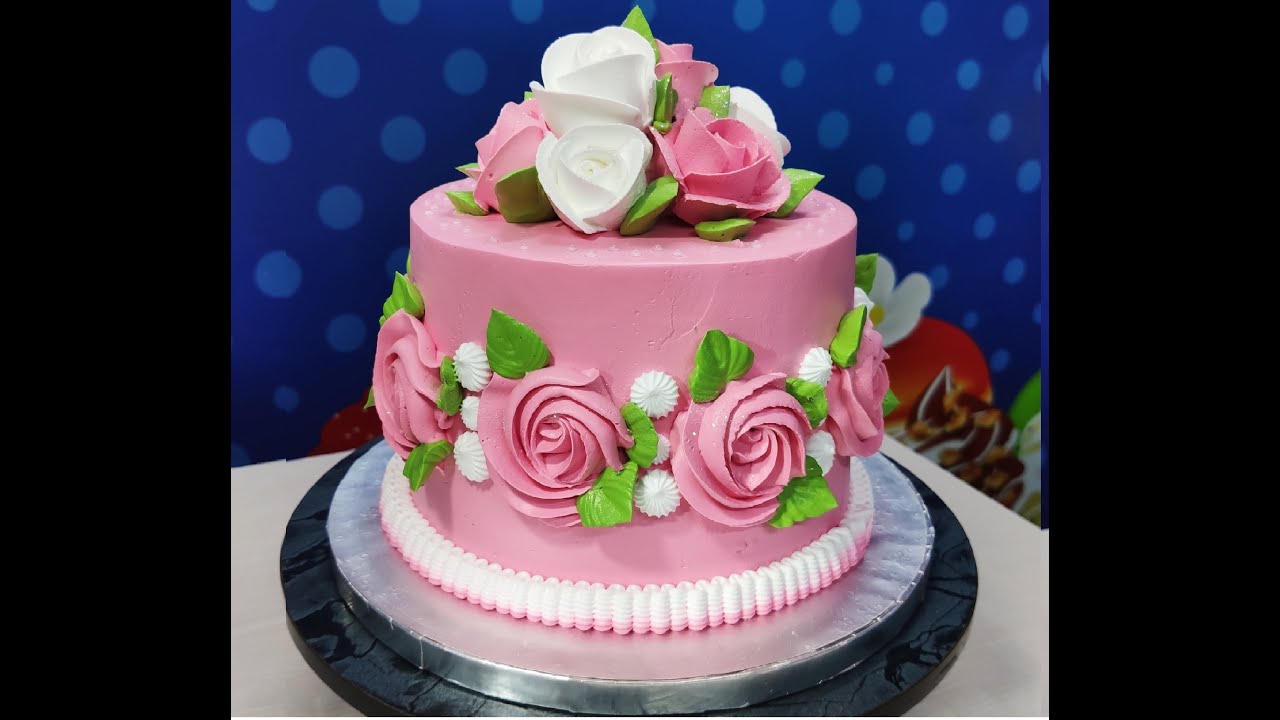 How to Decorate a Quinceanera Cake with Chantilly Cream