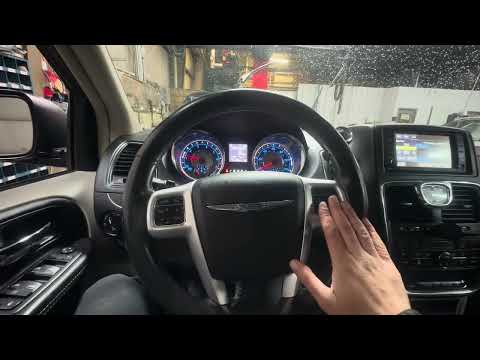 2016 Chrysler Town and Country Touring L (walkthrough)