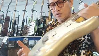Fender USA. ไม่ต่ำกว่า 5 หมื่น จะโมเพิ่มอีกซัก2หมื่น เพื่อเสียงที่ใช่ พี่ตุ๋ยมิวสิค จัดให้ครับ