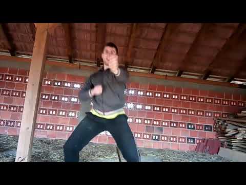 Smjesni borac prvi dio (pukle mi hlace 😂)