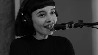 Music video thumbnail preview for Let 'Em In - MTV Unplugged Los Bunkers by Los Bunkers