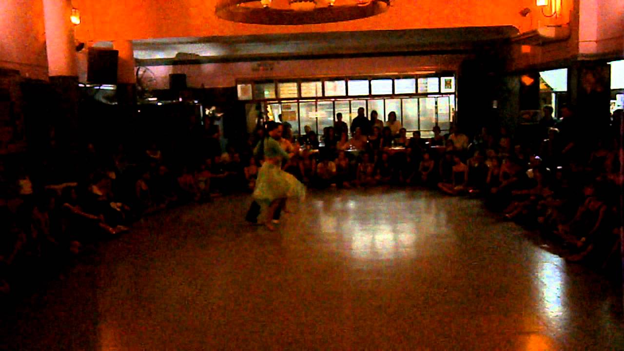 Natasha Lewinger y Pablo Rodriguez (3) en El Motivo Tango