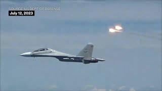 Chinese Fighter Jet Drops Series of Flares 900 Fee