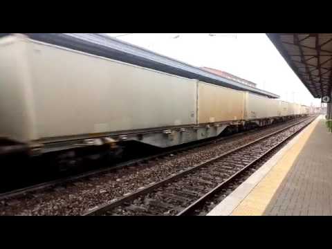 Treni: 652 010 in testa a treno merci alla stazione di Piacenza