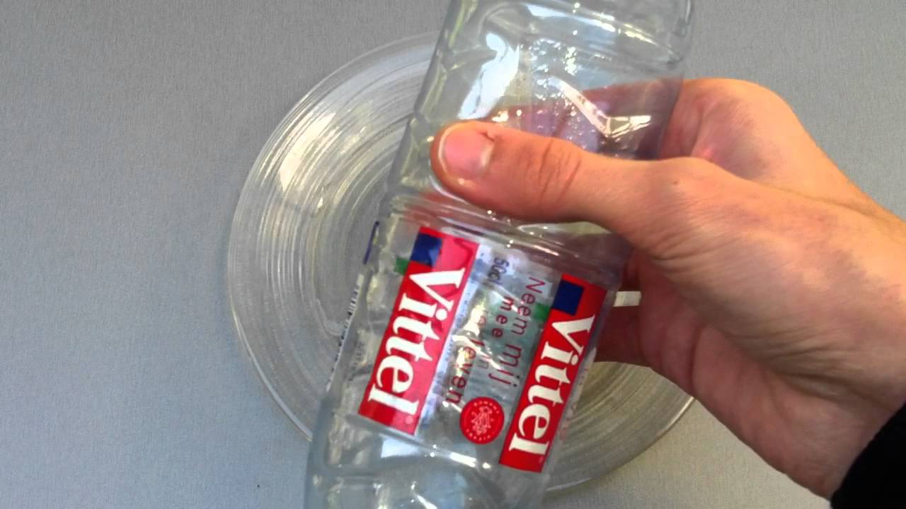 Séparer le jaune du blanc d'œuf - Astuce cuisine jaune d'oeuf