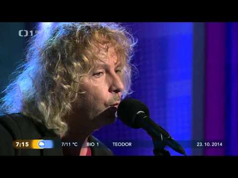 Peter Nagy  S nohami na stole