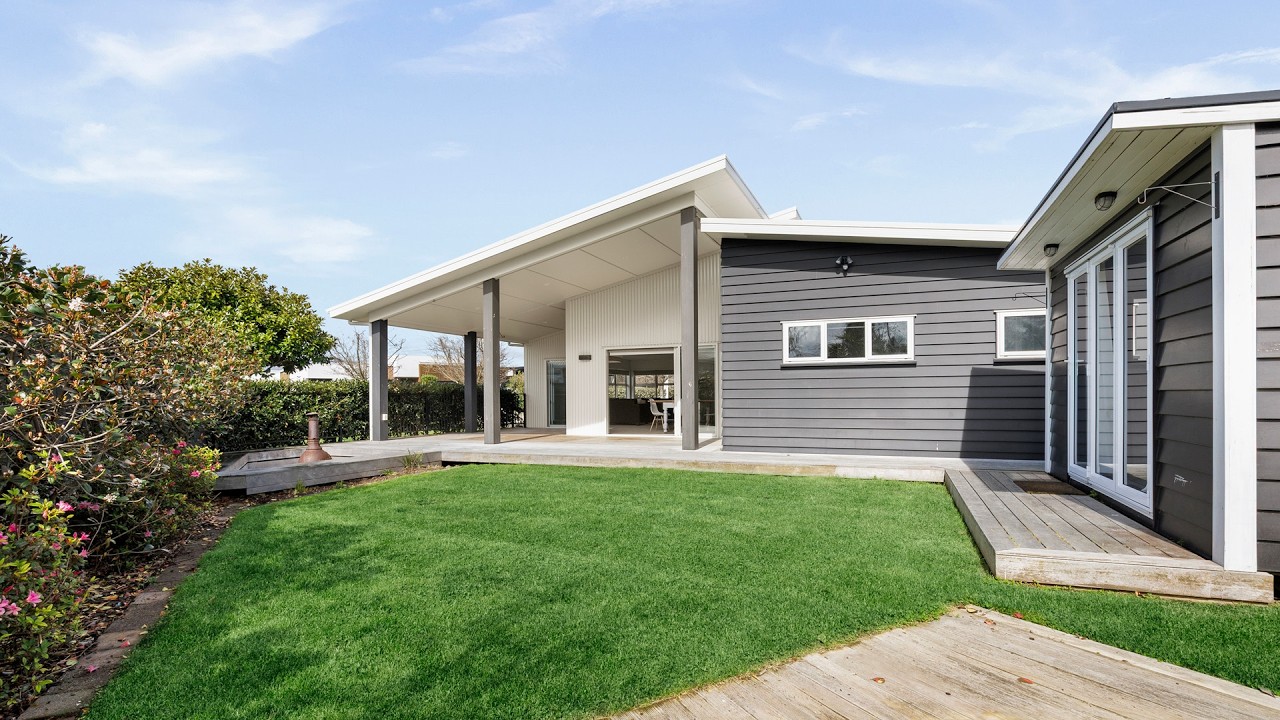 Easy Living, Moments from Lake Karapiro
