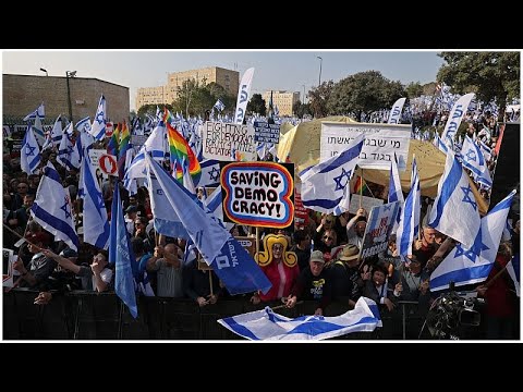 شاهد الإسرائيليون يتظاهرون أمام الكنيست قبل ساعات من التصويت على قانون الإصلاح القضائي
