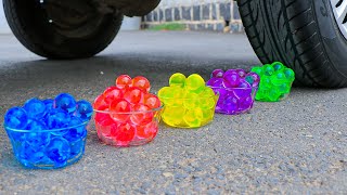 Aplastando Cosas Crujientes con el Coche | Experimento: Rueda de Coche VS Orbeez y Globo de Agua