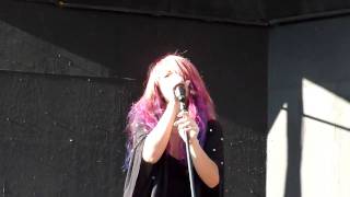 Allison Iraheta - Holiday (Acoustic)