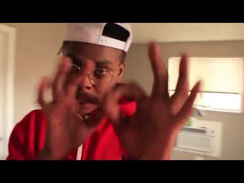 "P"  DinerogotBandz prod by Reezy