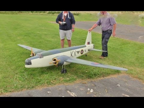 2 x RC VICKERS WELLINGTON WW2 BOMBERS DISPLAY AT WOODSPRING WINGS MODEL SHOW - 2019
