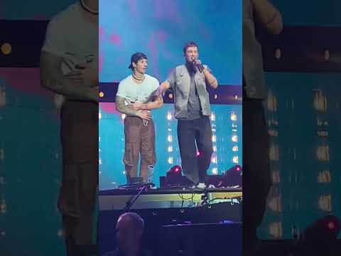 making sure their boy is covered #twentyonepilots