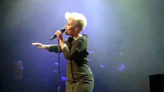 Emeli Sande Mountains Live