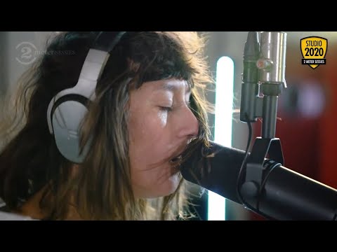 EUT - It's Love (But It's Not Mine) (Live on 2 Meter Sessions)