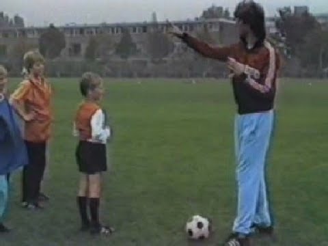 1986 Hoorn: Open trainingsdagen' - Voetbaltraining voor de jeugd