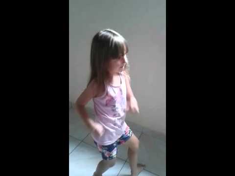 Menina dançando vingadora         - YouTube