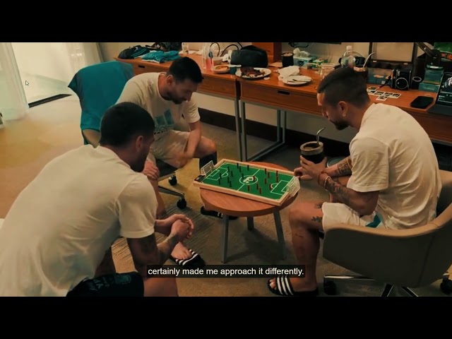 Video Teaser für Messi spielt mit Plakks