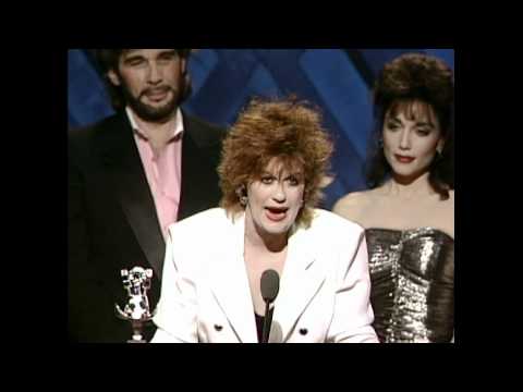 Thumbnail for K.T.  Oslin Wins Top Video of the Year For "80's Ladies" - ACM Awards 1988 by Eddie Rabbitt, Kram