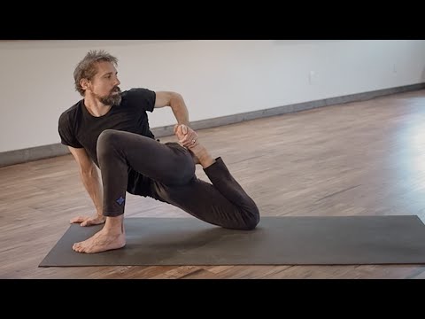 60 Minute Advanced Vinyasa Flow for Balance and Flexibility