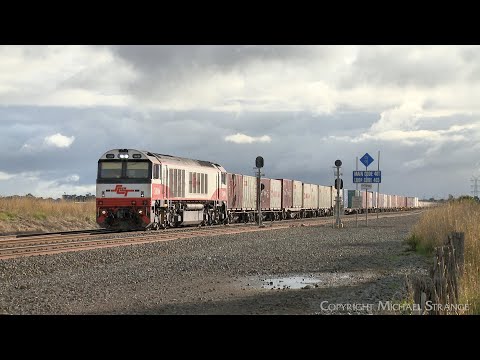 7922V SCT / SBR Dooen Container Train Passes A Grain Train Crew Change (8/5/2023) - PoathTV Railways