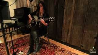 AMELIA CURRAN "Modern Man" | Soundboard.ca