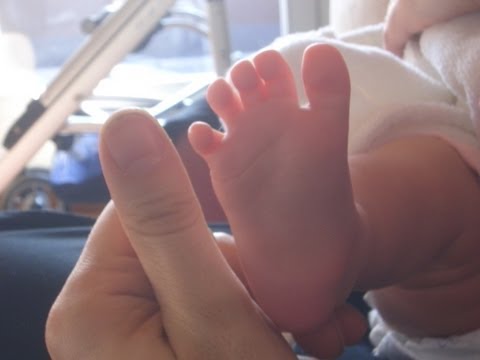 Reading body language of a toddler / baby - kleuter massage BUIK    