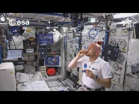 Alexander Gerst: Seifenblasen - dünnhäutig auf der Erde, dickfellig im All