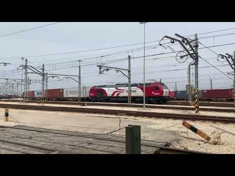 Trenes en Nazaret y Fuente San Luis, València.
