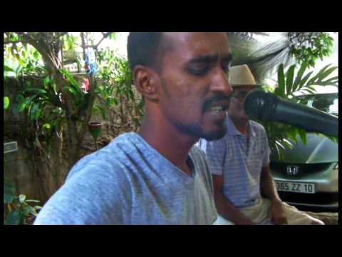 Laisse dimounn kozer - Kavi Joganah