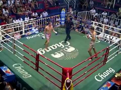 Dragon Muaythai--Shane from Ireland fights Round.2