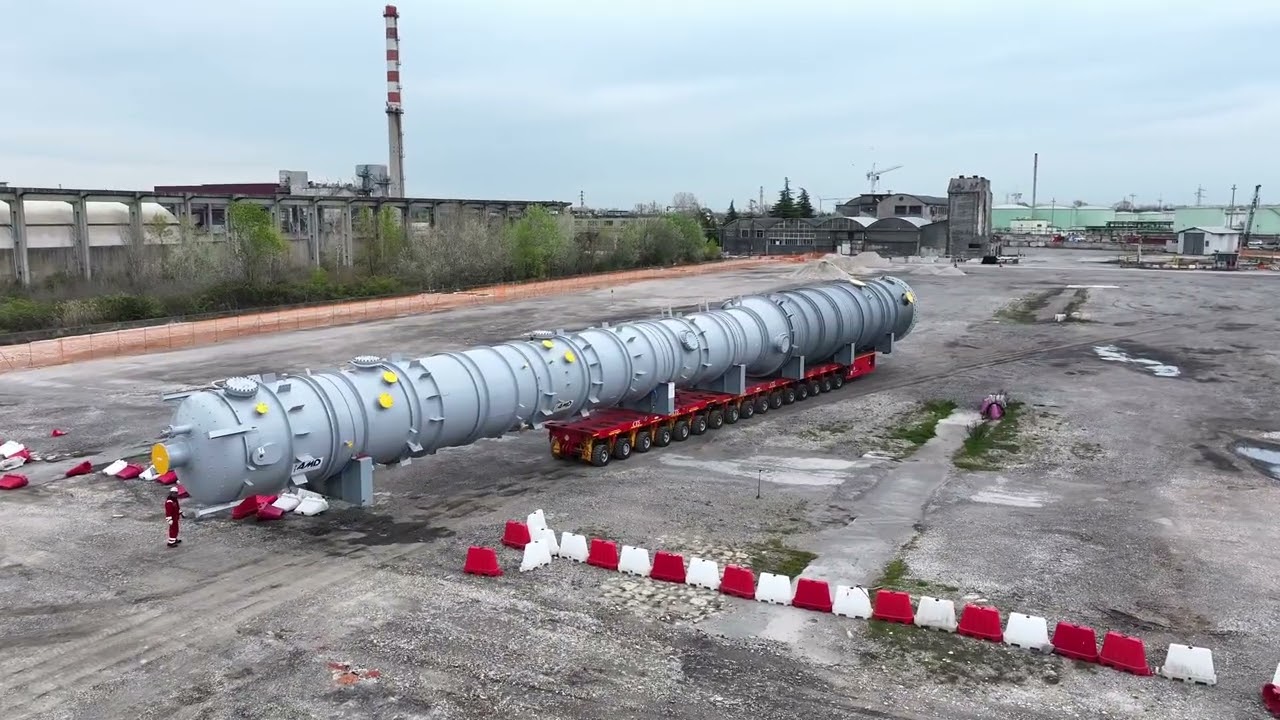 Exceptional transport of a fractionation tower for the ENI Venice biorefinery