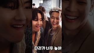 Download lagu Jung Kook's legs are up so high 🥋 Meanwhile, Taehyung wants to be praised by Jimin like j-hope 😆🥰 mp3