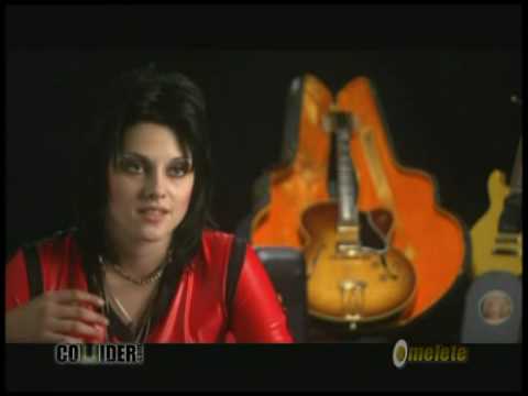 Kristen Stewart  & Cherie Currie - interview on the set of the Runaways