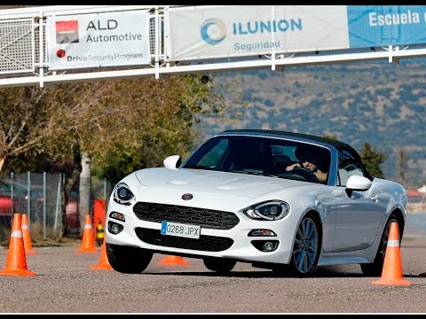 Fiat 124 Spider 2016 – Maniobra de esquiva (moose test) y eslalon | km77.com