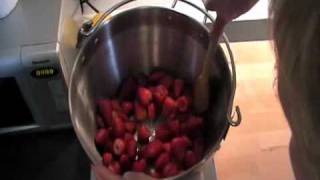 preview picture of video 'JamJarShop: How To Make Strawberry Jam'