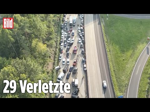 Auf der A2 in Österreich: 33 Autos kollidieren bei Massen-Crash