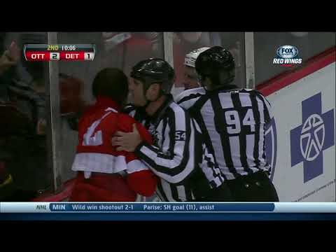 Brendan Smith vs Chris Neil Nov,23 2013